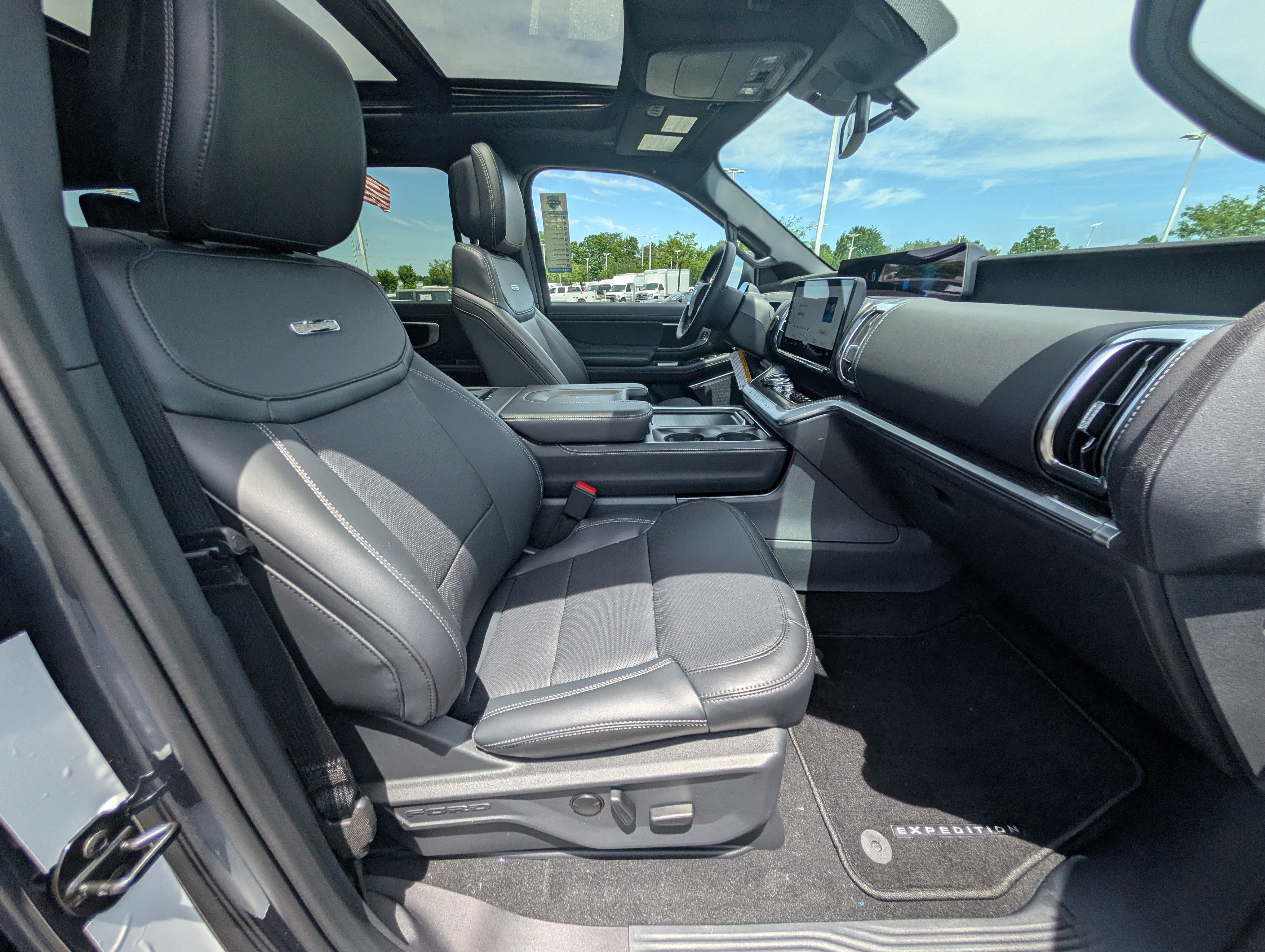 New 2026 Ford Expedition Platinum w/ Stealth Appearance Package AWD/4WD image 6