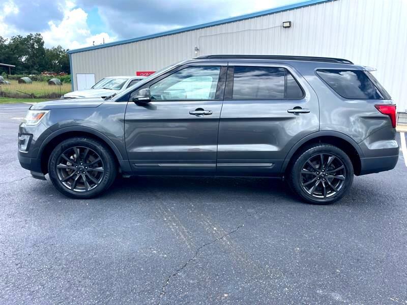Used 2017 Ford Explorer XLT w/ Equipment Group 202A image 2