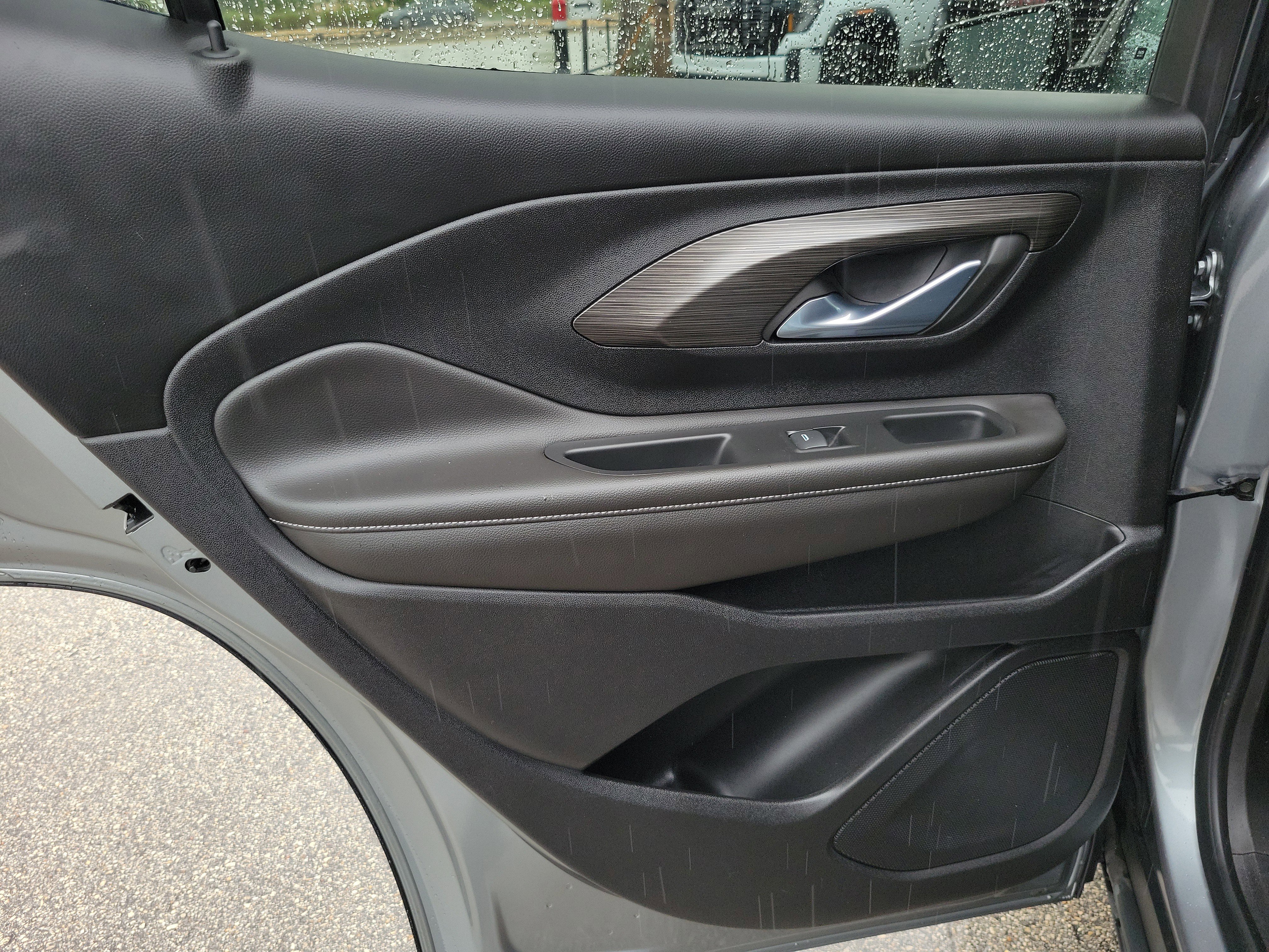 Used 2023 GMC Terrain SLE w/ Driver Convenience Package image 10