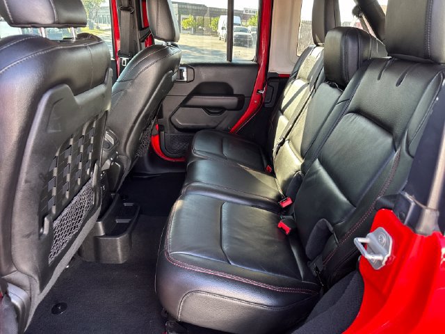 Used 2021 Jeep Wrangler Unlimited Rubicon w/ Cold Weather Group AWD/4WD image 14