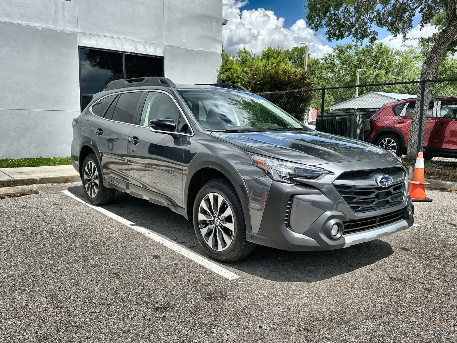 Used 2025 Subaru Outback Limited image 11