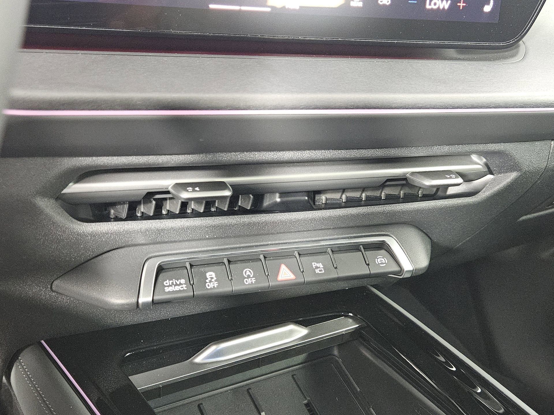 New 2026 Audi Q3 quattro 2.0T AWD/4WD image 24