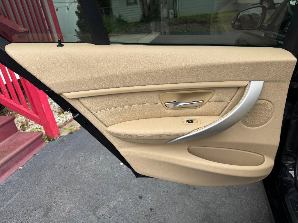 Used 2016 BMW 320i Sedan RWD image 19
