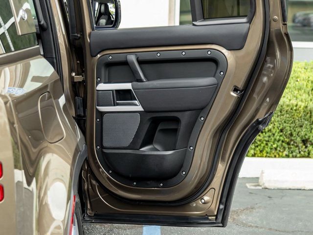 Used 2020 Land Rover Defender 110 HSE image 26