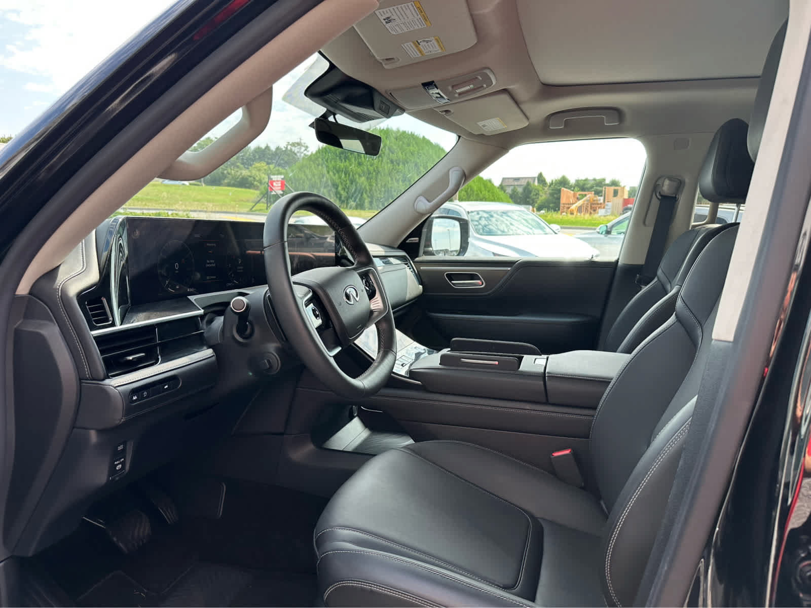 Used 2025 INFINITI QX80 Pure w/ Cargo Package AWD/4WD image 8