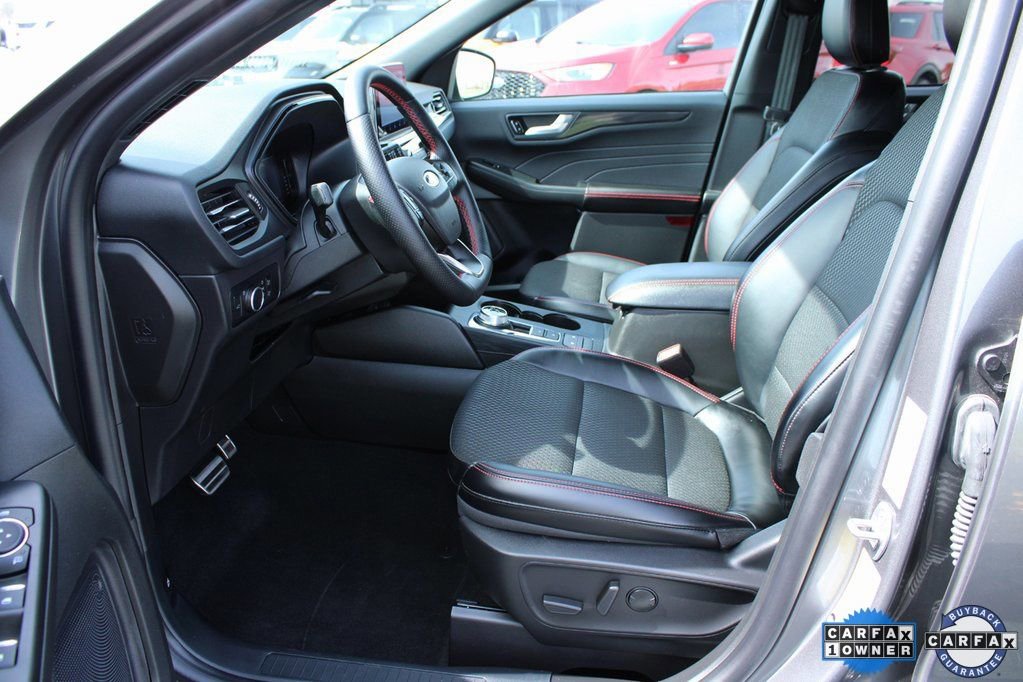 Used 2024 Ford Escape ST-Line w/ Cold Weather Package image 29