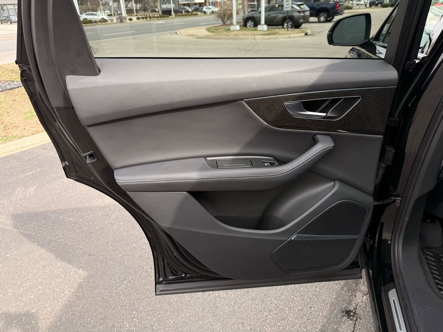 Used 2025 Audi Q7 3.0T Premium Plus w/ Premium Plus Package image 39