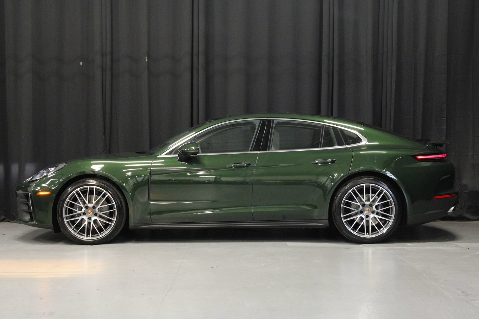 New 2026 Porsche Panamera 4 AWD/4WD image 2