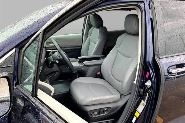 Certified 2024 Toyota Sienna XLE FWD image 8