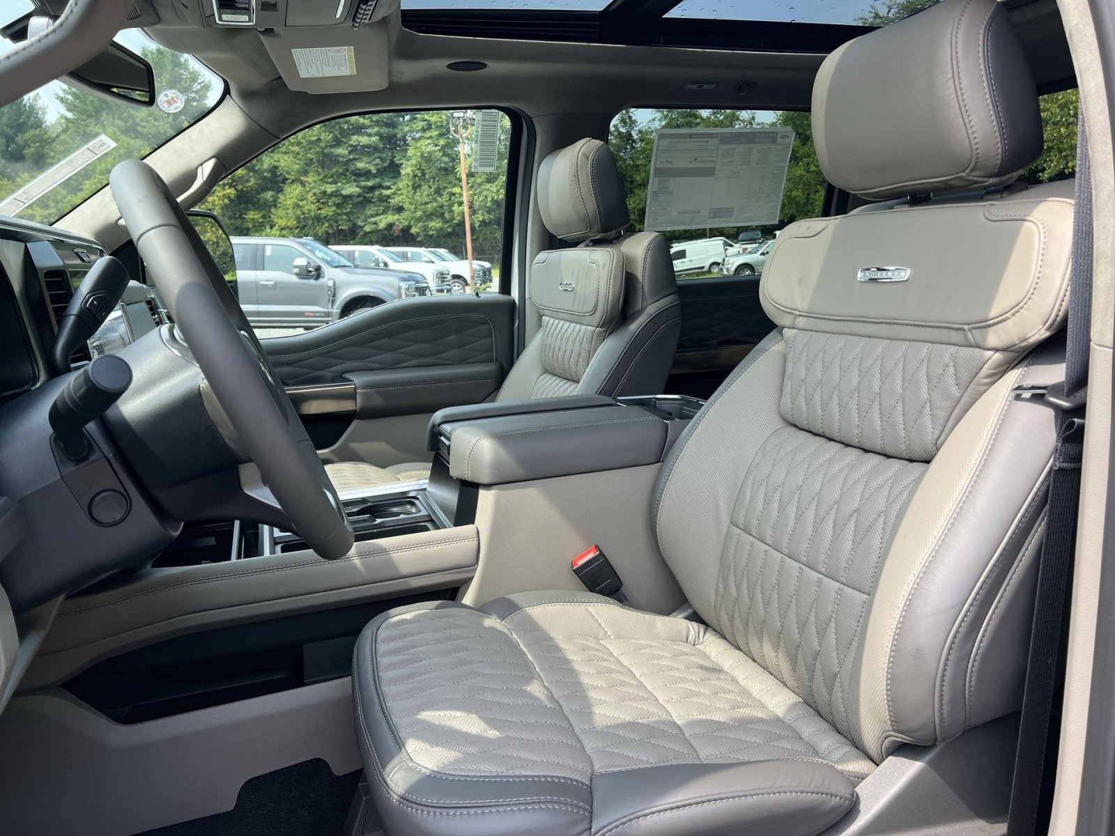 New 2026 Ford F250 Platinum w/ Platinum Plus Package AWD/4WD image 13