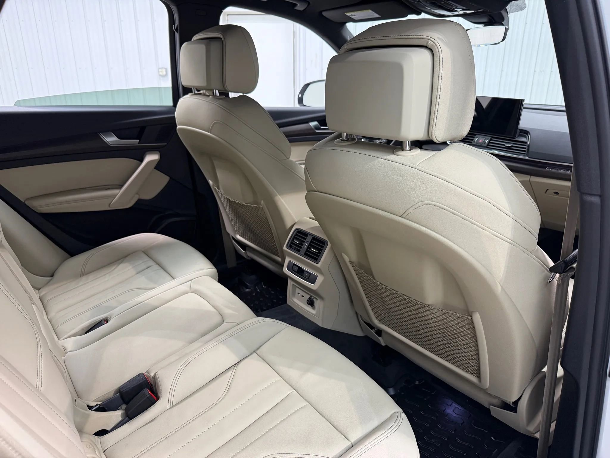 Used 2025 Audi Q5 e Premium Plus w/ Premium Plus Package image 16