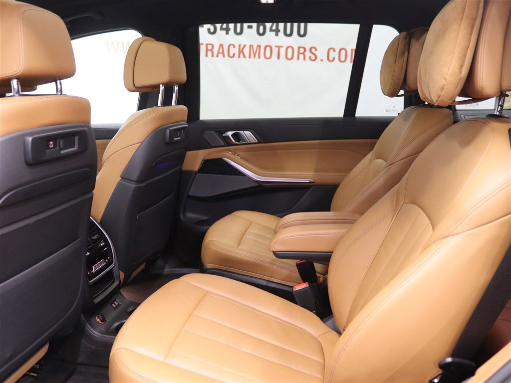 Used 2021 BMW X7 M50i image 13