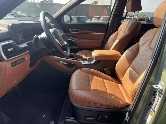 Used 2025 Kia Telluride AWD image 17