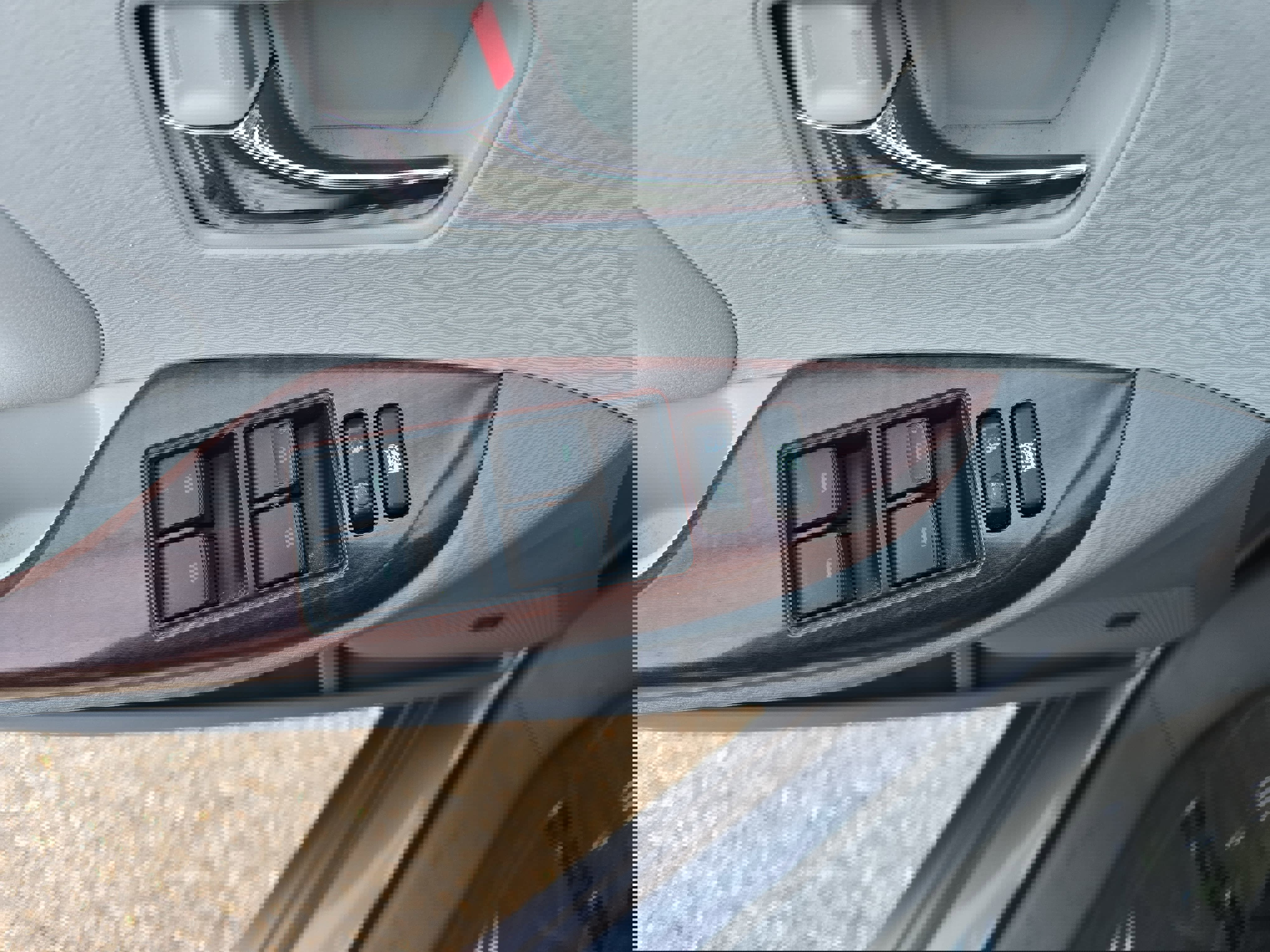 Used 2011 Toyota Sienna XLE image 30