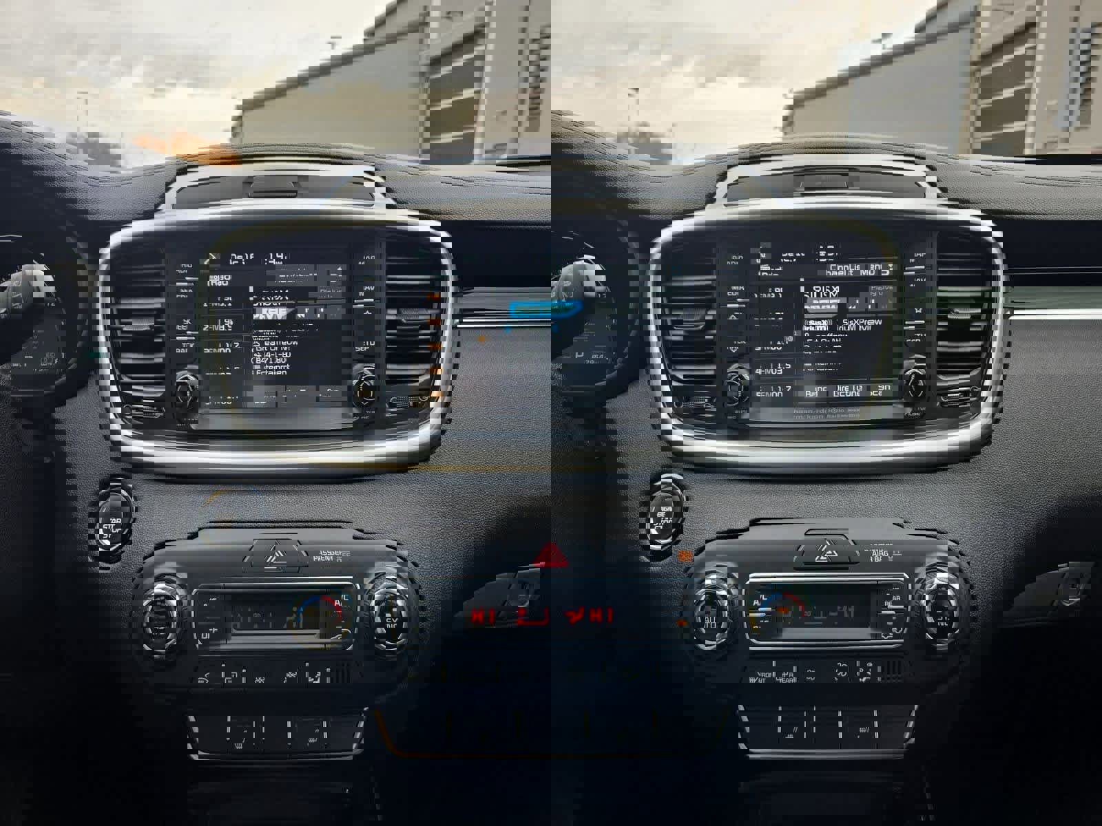 Used 2019 Kia Sorento SX image 29