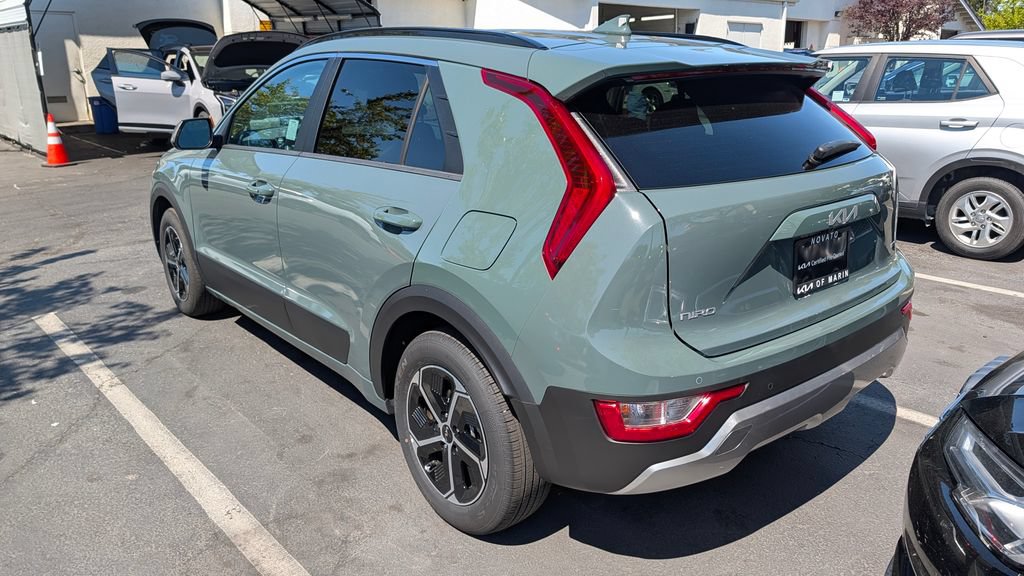 Used 2025 Kia Niro EX FWD image 2