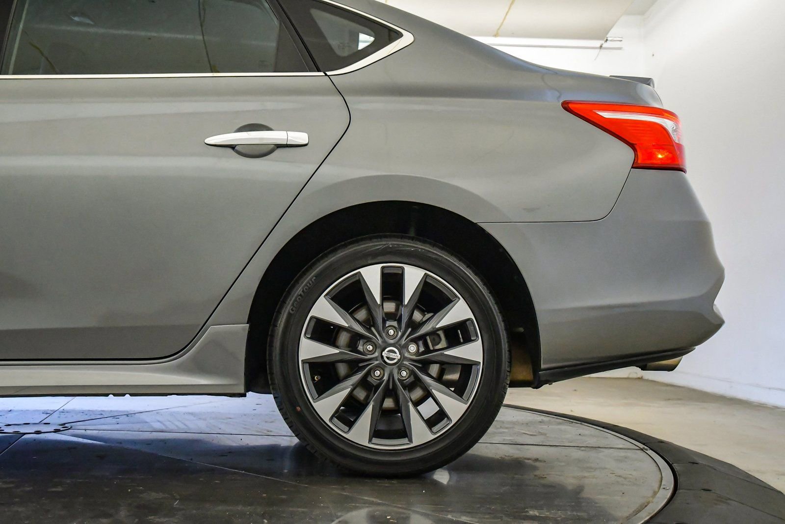 Used 2017 Nissan Sentra SR image 10