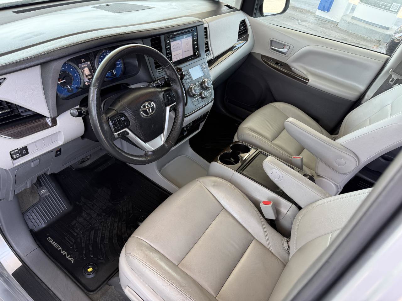 Used 2018 Toyota Sienna XLE AWD/4WD image 12