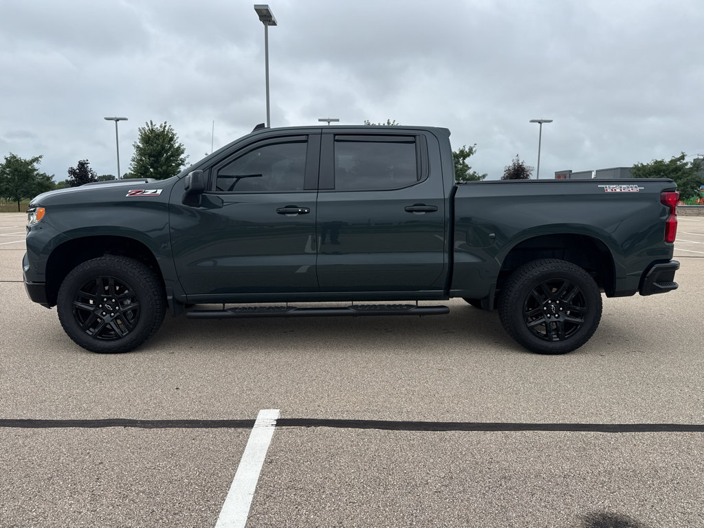 Used 2025 Chevrolet Silverado 1500 LT Trail Boss w/ Convenience Package II AWD/4WD image 2