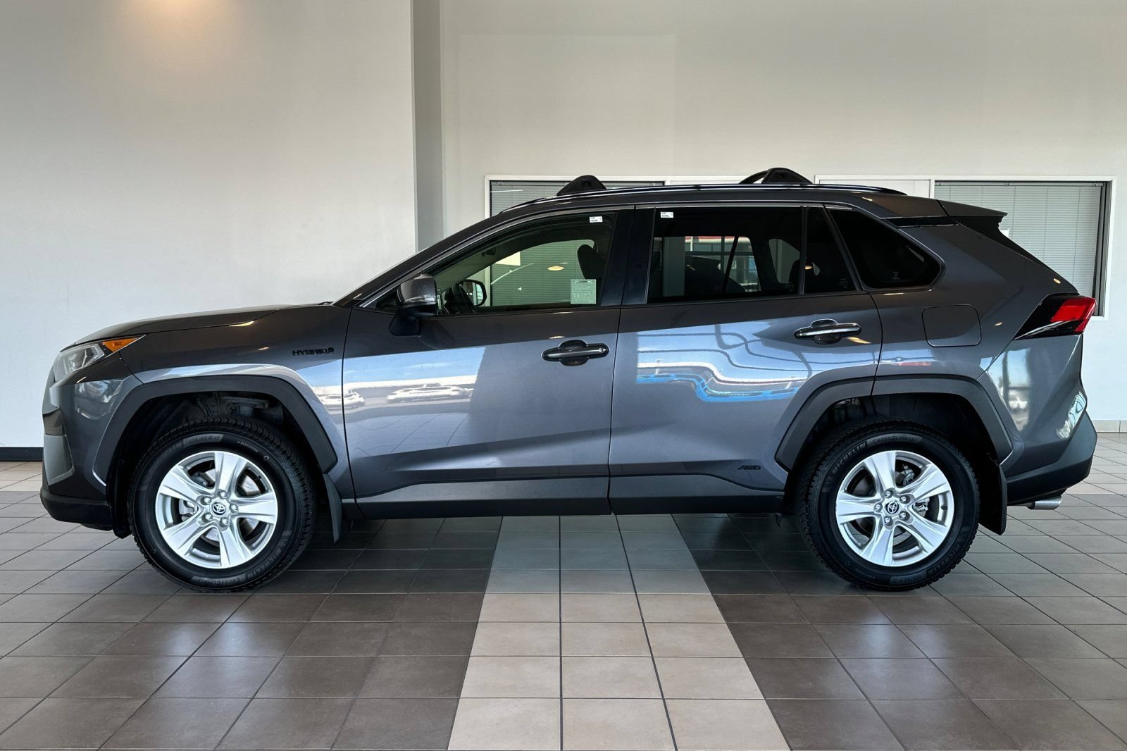 Certified 2021 Toyota RAV4 XLE w/ XLE Grade Weather Package AWD/4WD image 7