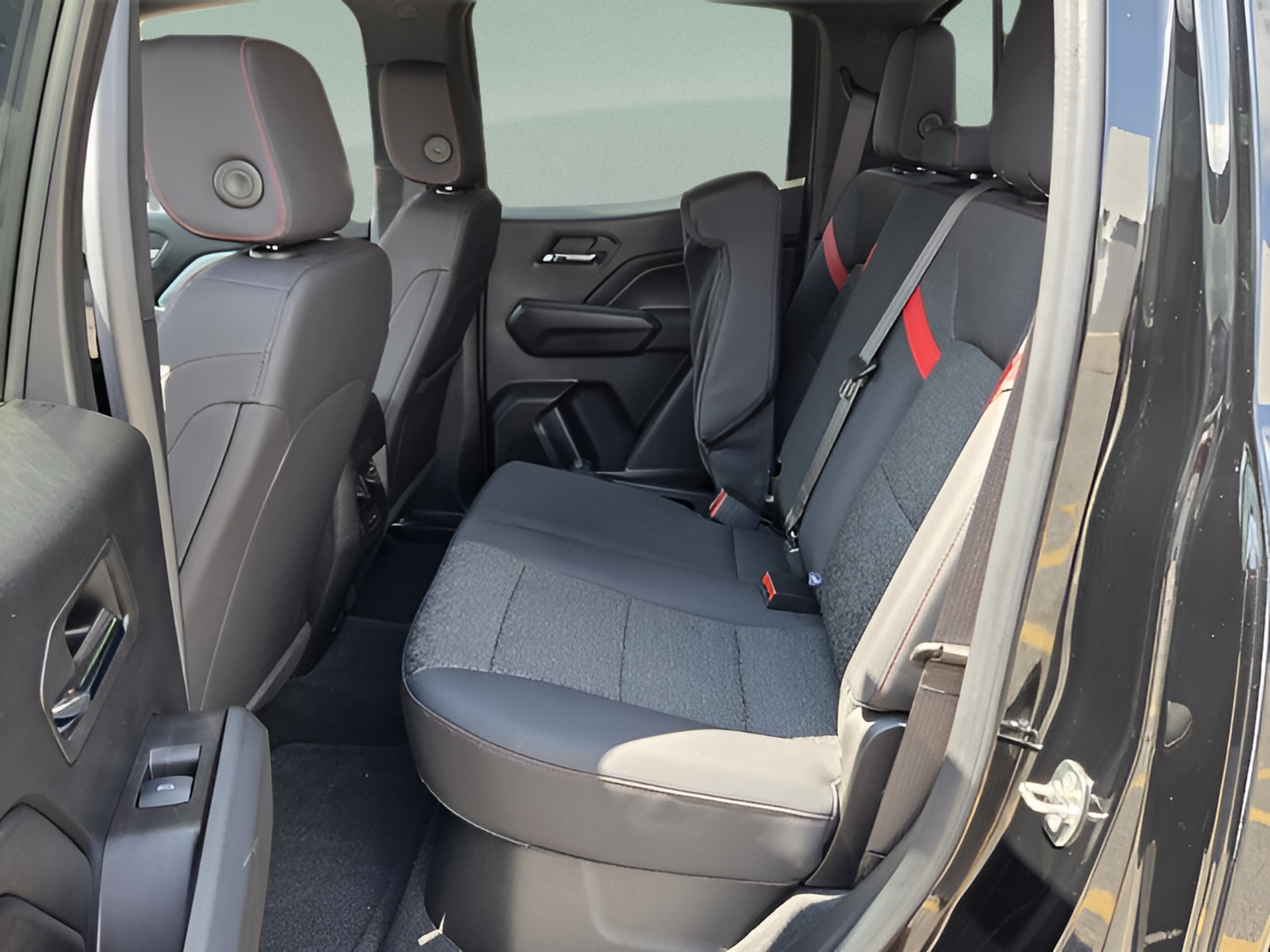 Used 2024 Chevrolet Colorado Z71 AWD/4WD image 10