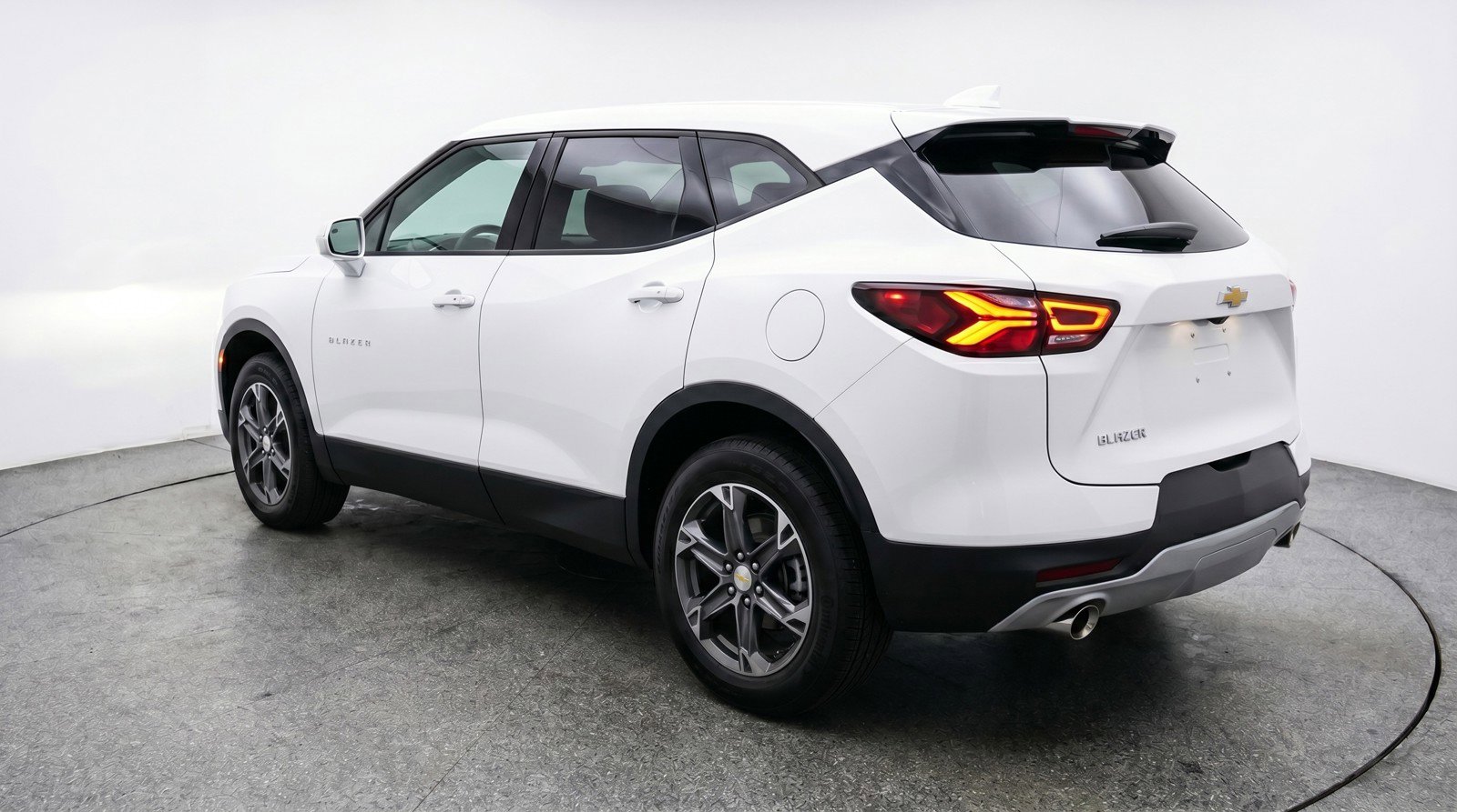 Used 2025 Chevrolet Blazer LT FWD image 6