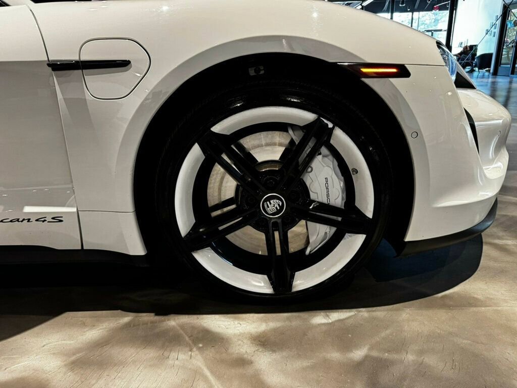 Used 2020 Porsche Taycan 4S image 31
