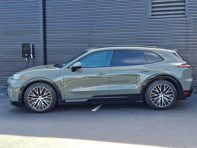 New 2026 Porsche Cayenne Electric AWD/4WD image 2