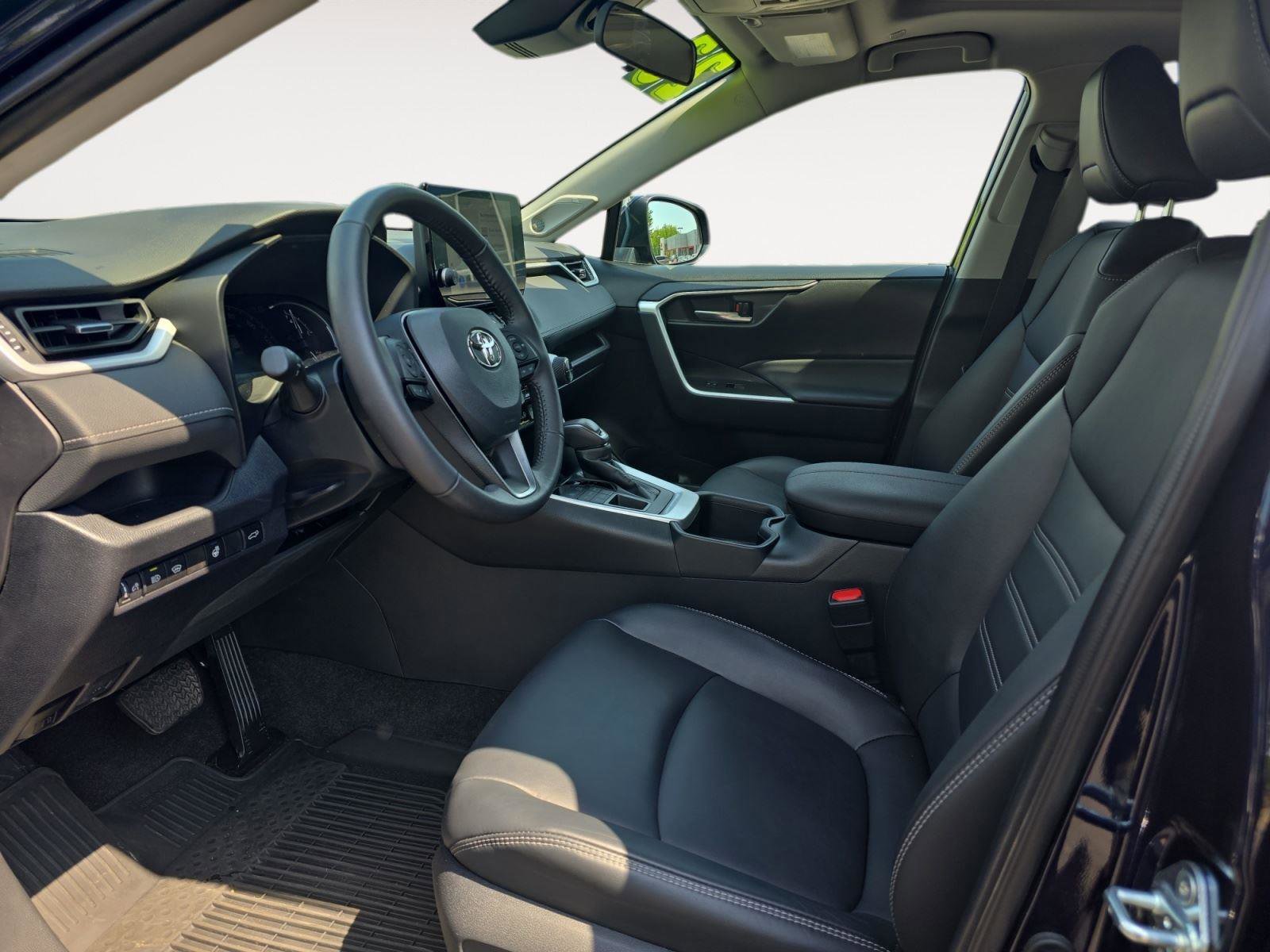 Used 2023 Toyota RAV4 XLE Premium AWD/4WD image 10