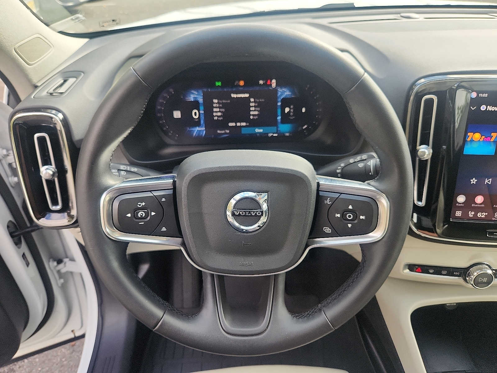 Used 2023 Volvo XC40 B5 Plus w/ Driver Assist Package AWD/4WD image 19