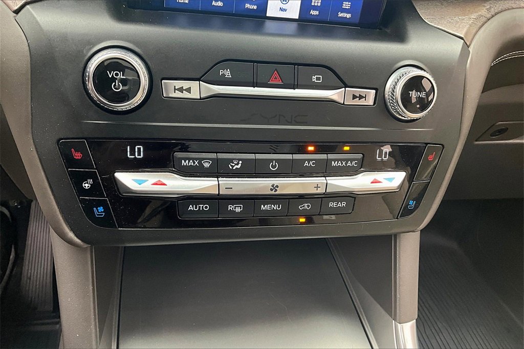 Used 2020 Ford Explorer Platinum w/ Premium Technology Package image 15
