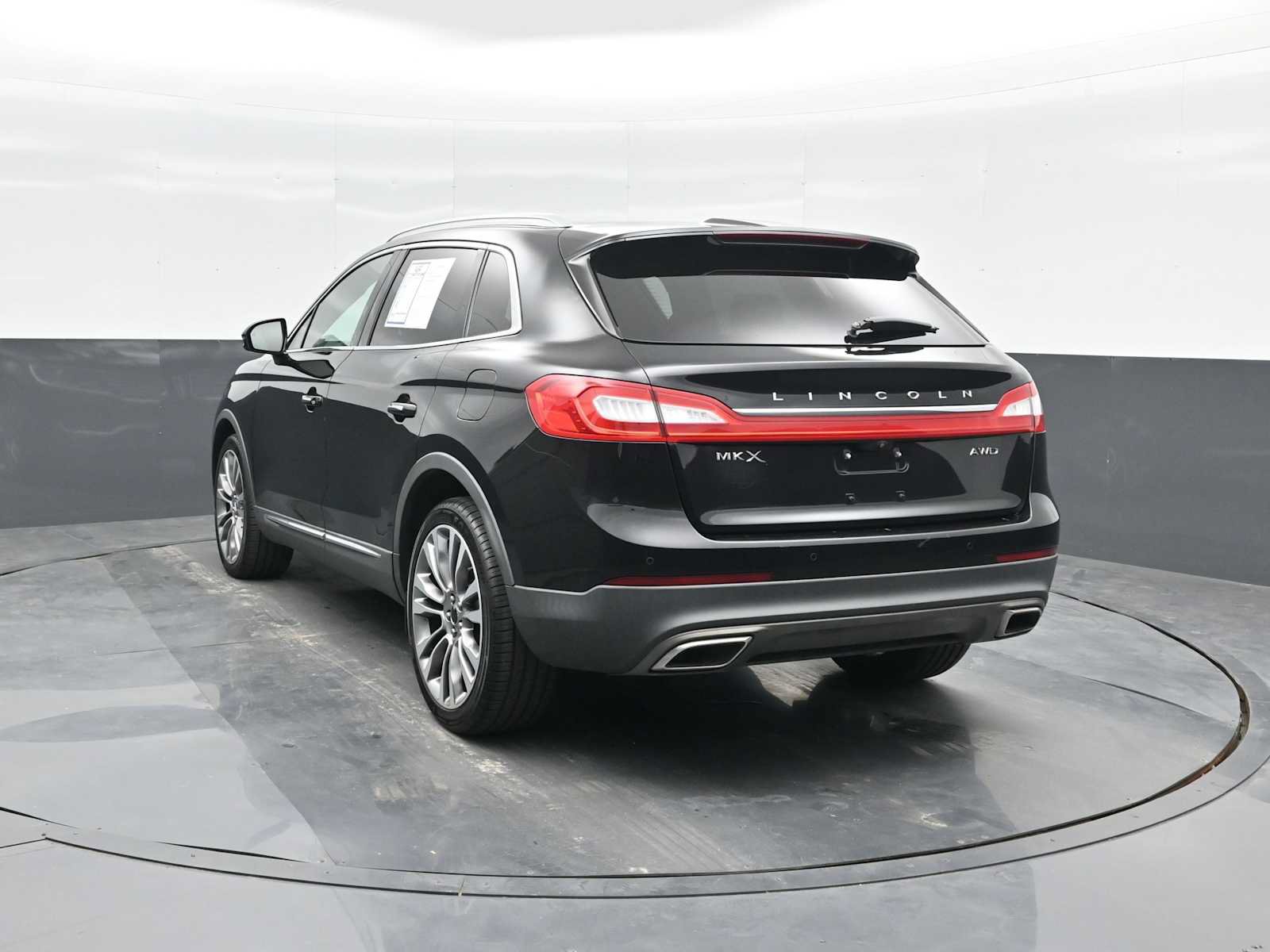 Used 2016 Lincoln MKX Reserve w/ Driver Assistance Package AWD/4WD image 6
