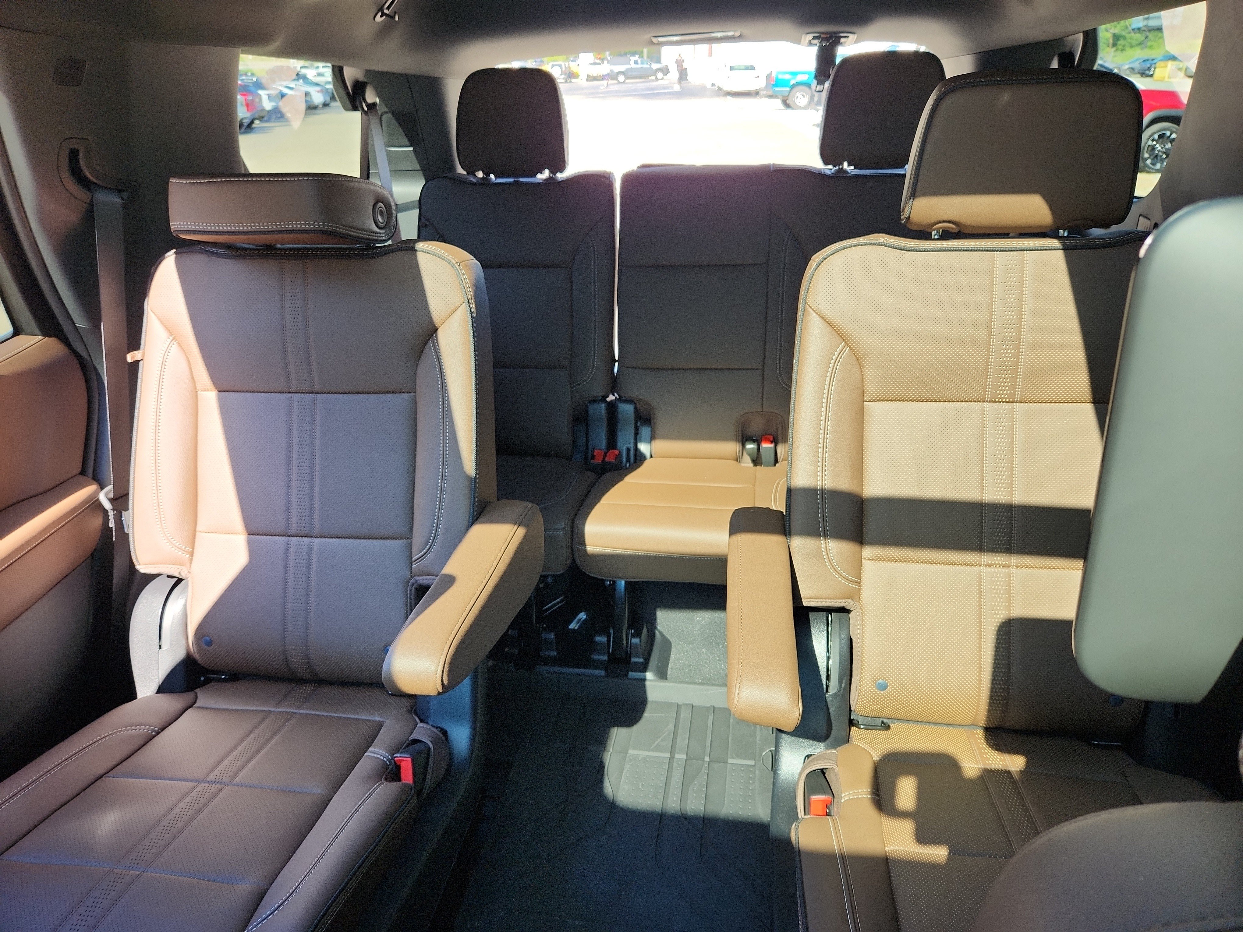 Used 2025 Chevrolet Tahoe High Country AWD/4WD image 39