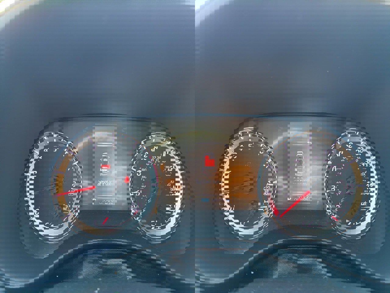 Used 2020 Toyota Highlander L image 17