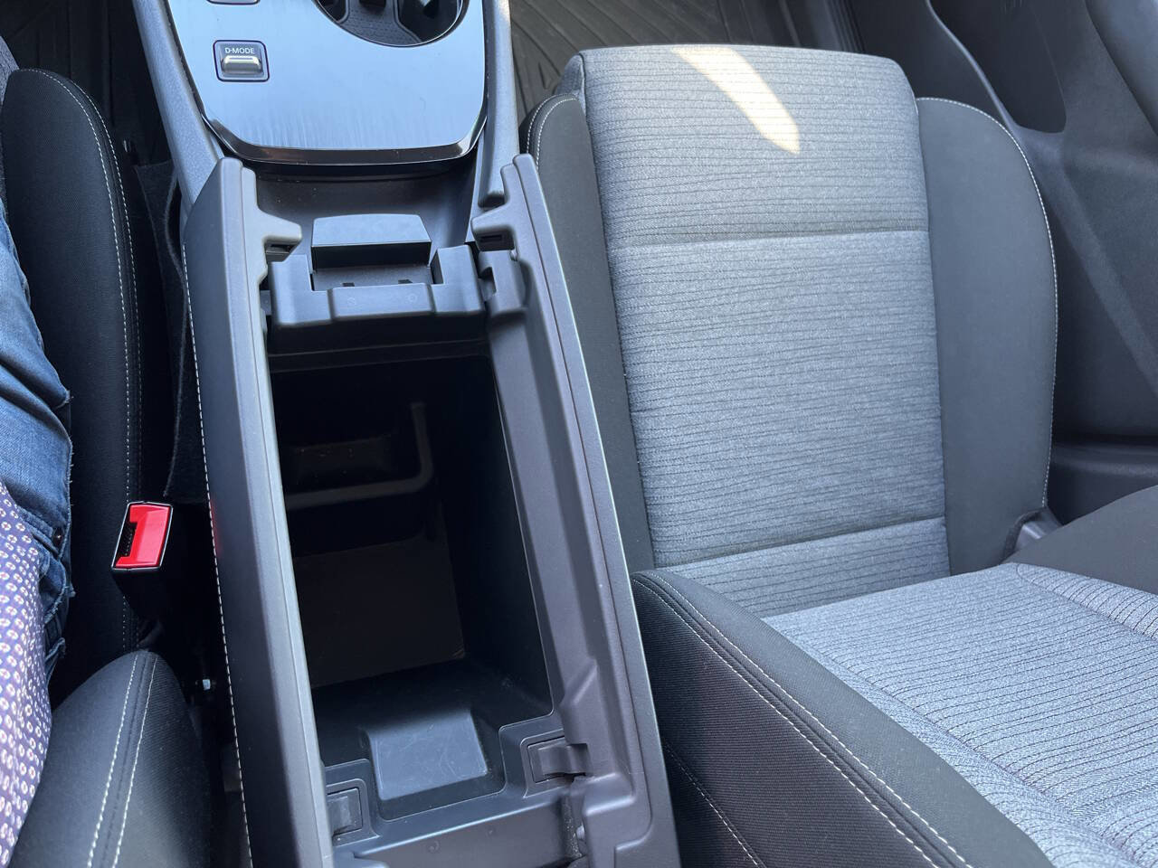 Used 2023 Nissan Rogue SV image 27