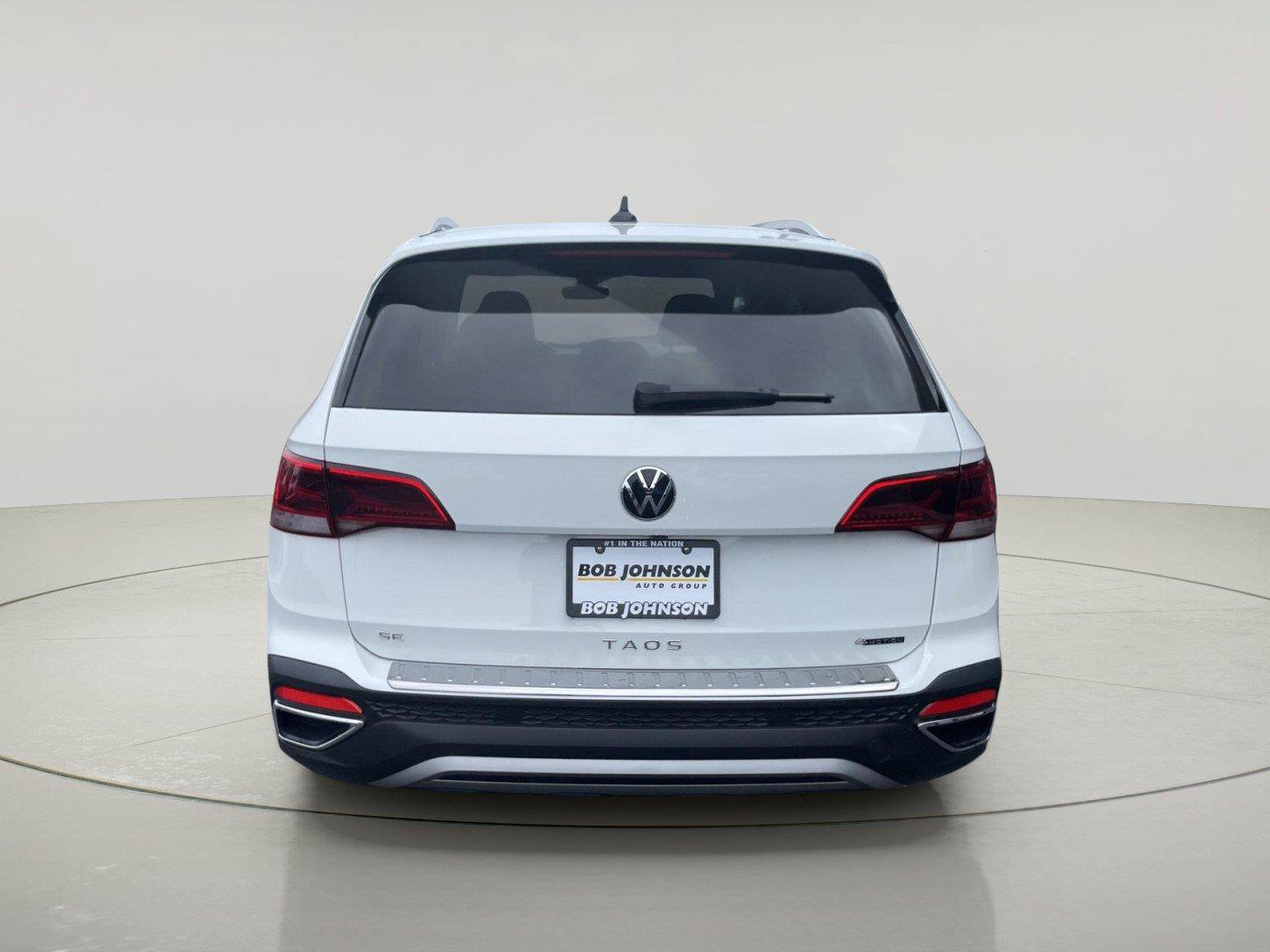 Used 2024 Volkswagen Taos SE AWD/4WD image 6