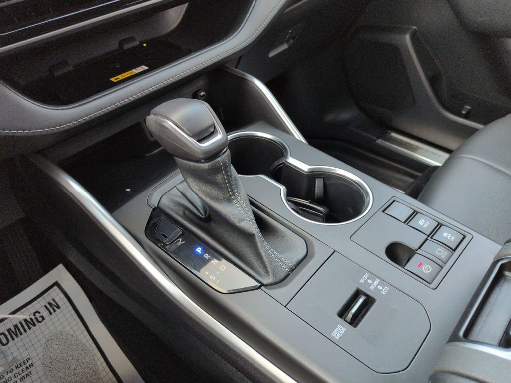 Used 2023 Toyota Highlander XLE image 24