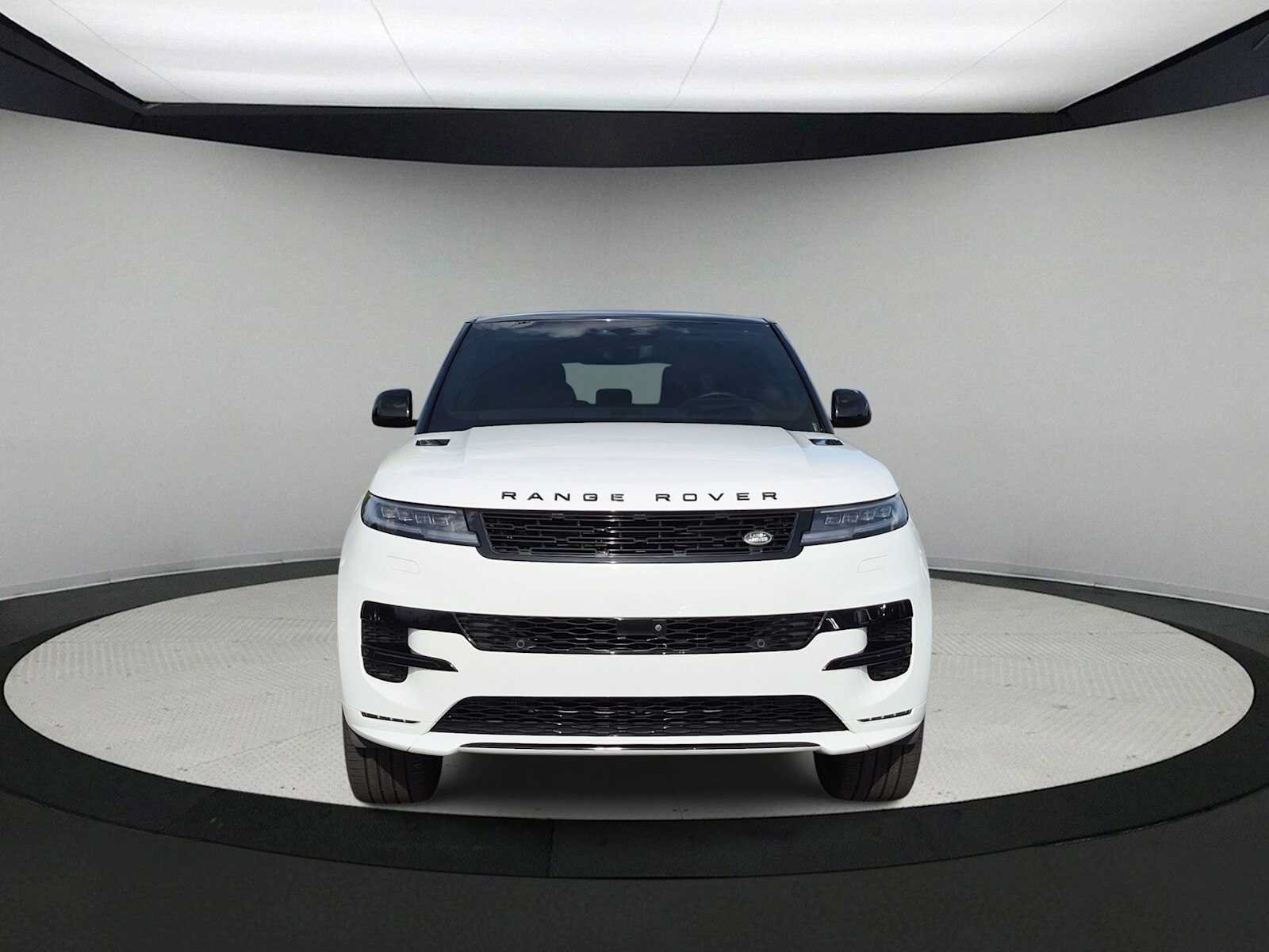 Used 2024 Land Rover Range Rover Sport Dynamic SE AWD/4WD image 3