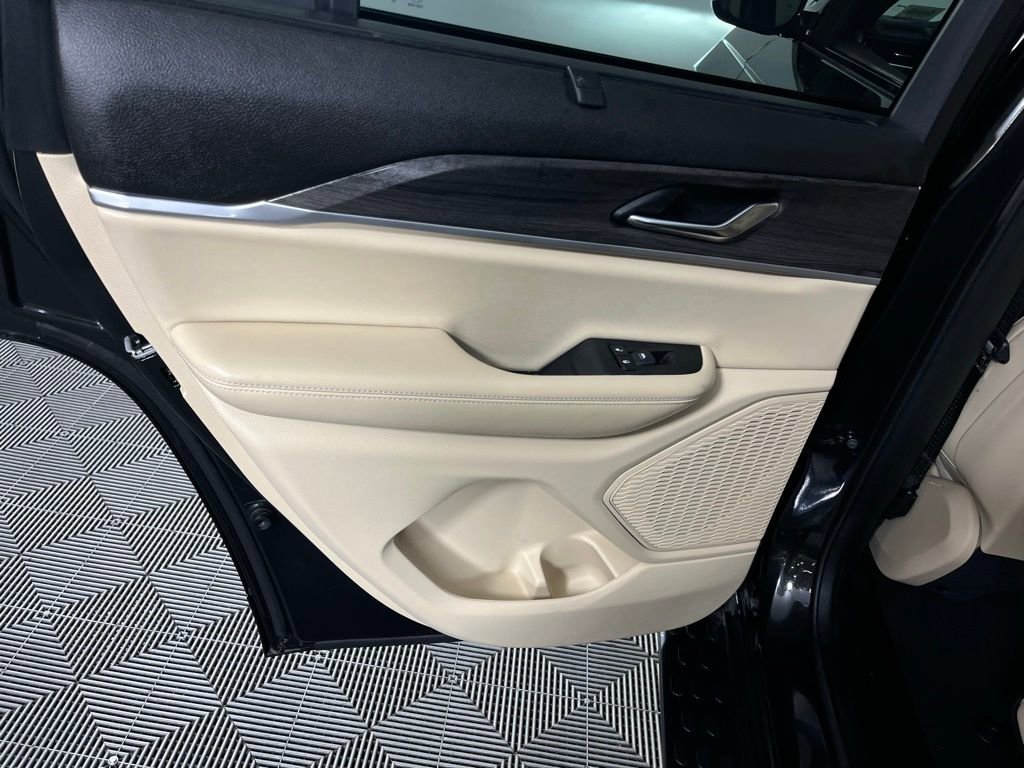 Used 2024 Jeep Grand Cherokee Limited w/ Luxury Tech Group II image 28