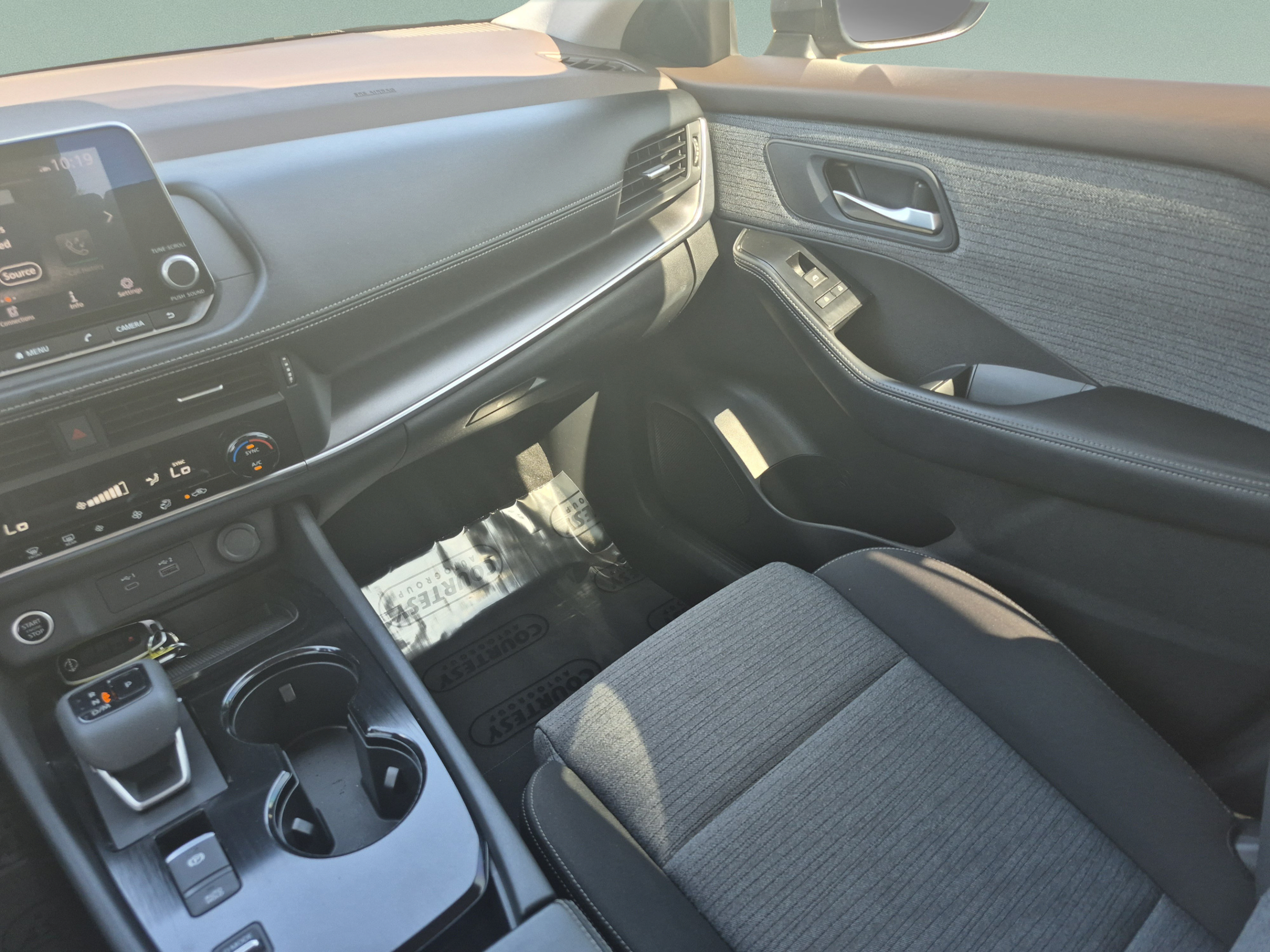 Certified 2023 Nissan Rogue SV FWD image 15