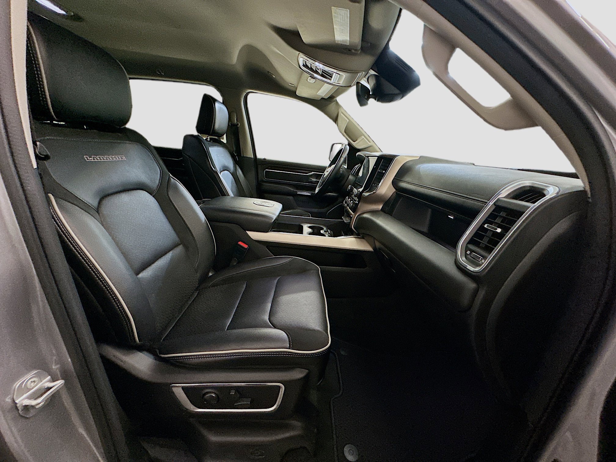 Used 2022 RAM 1500 Laramie image 32