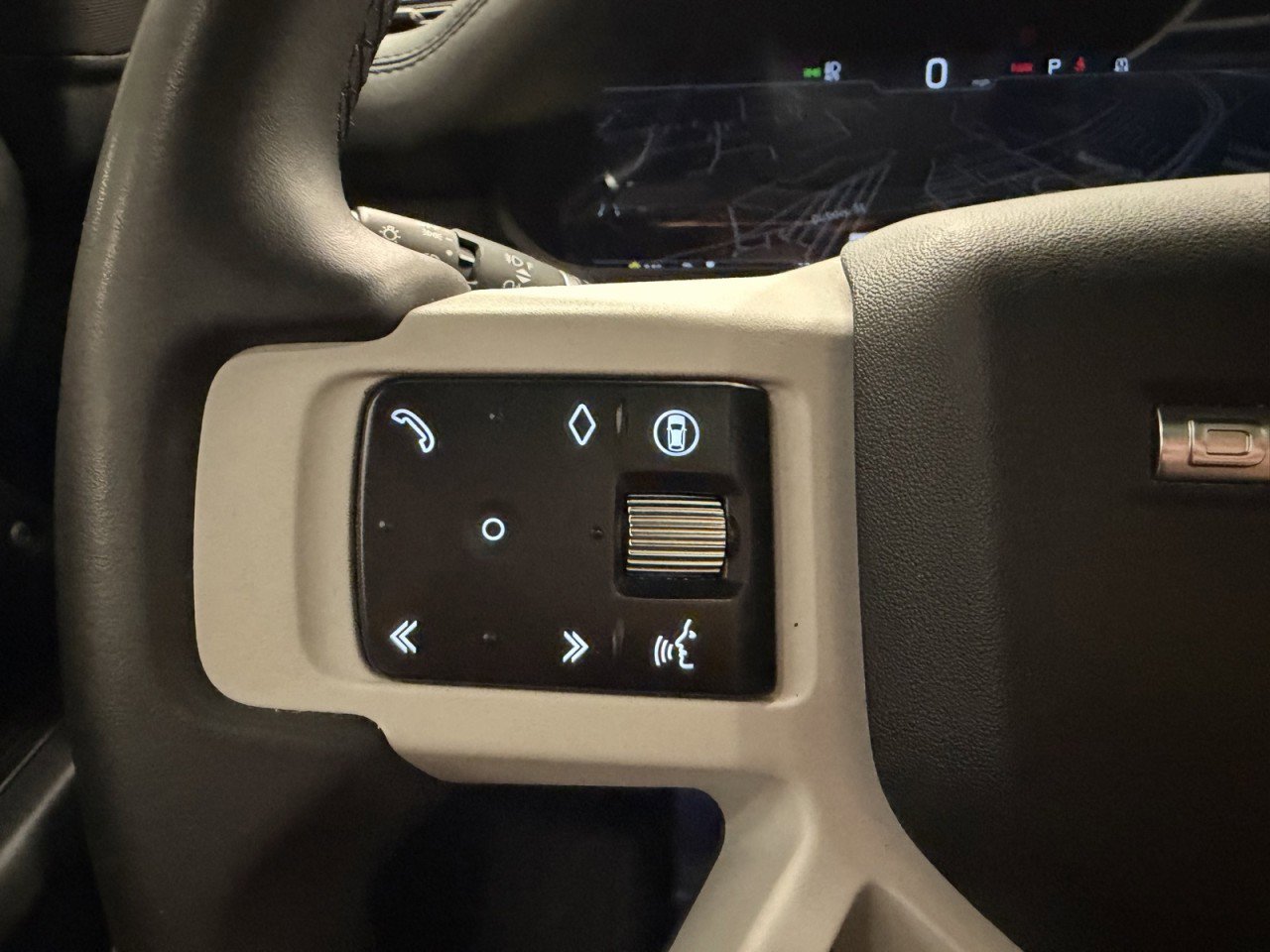 Used 2025 Land Rover Defender 110 S image 15