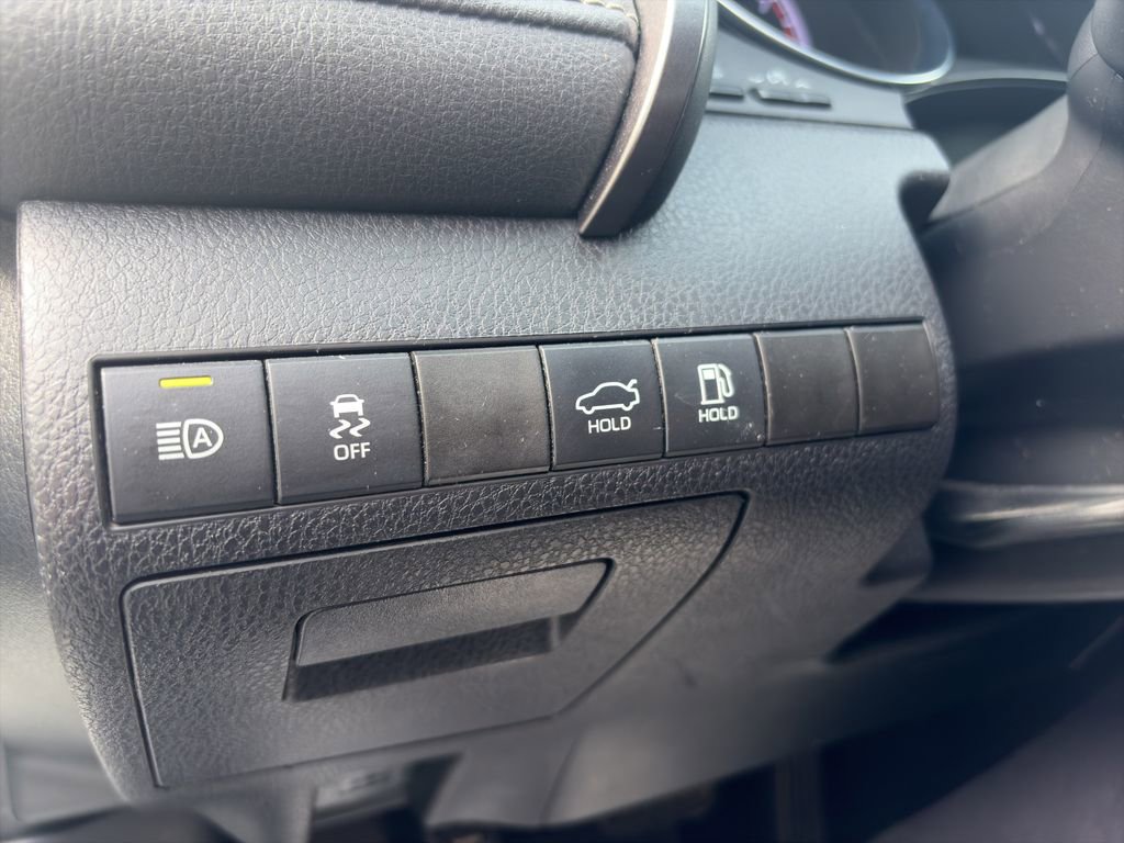 Used 2020 Toyota Camry SE image 12