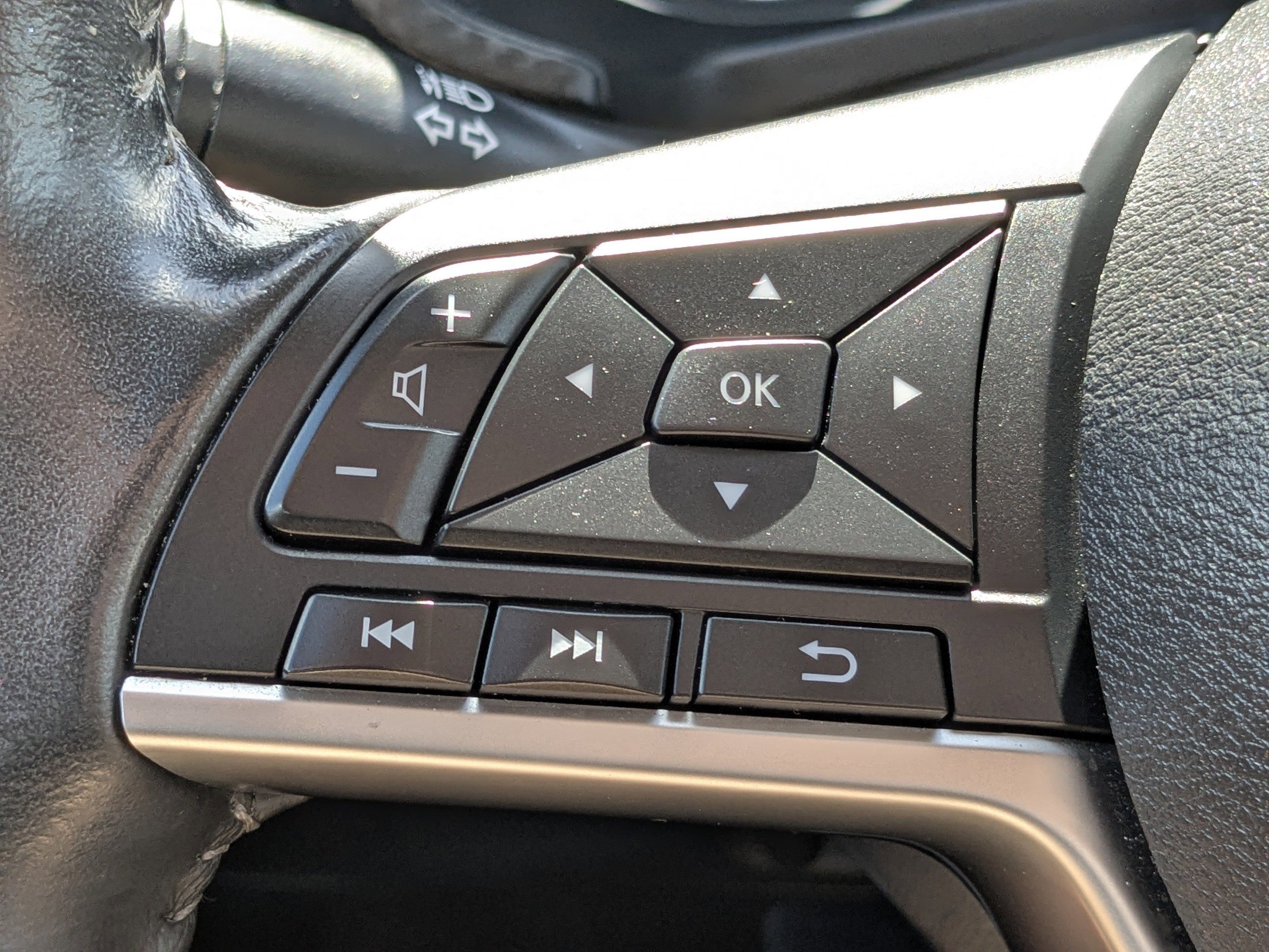 Used 2021 Nissan Sentra SV w/ SV Premium Package image 23