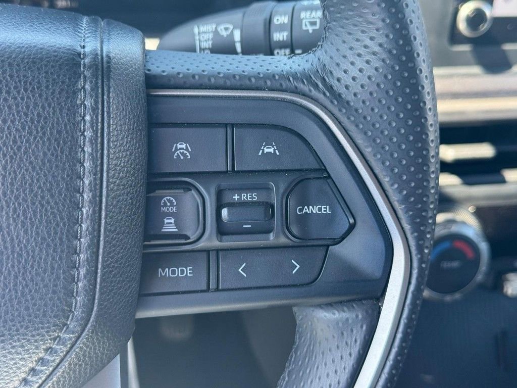 Used 2025 Toyota 4Runner SR5 AWD/4WD image 19