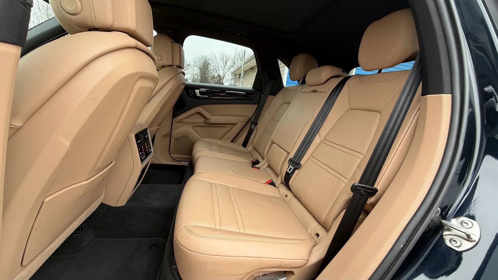 Used 2019 Porsche Cayenne S w/ Premium Plus Package AWD/4WD image 17