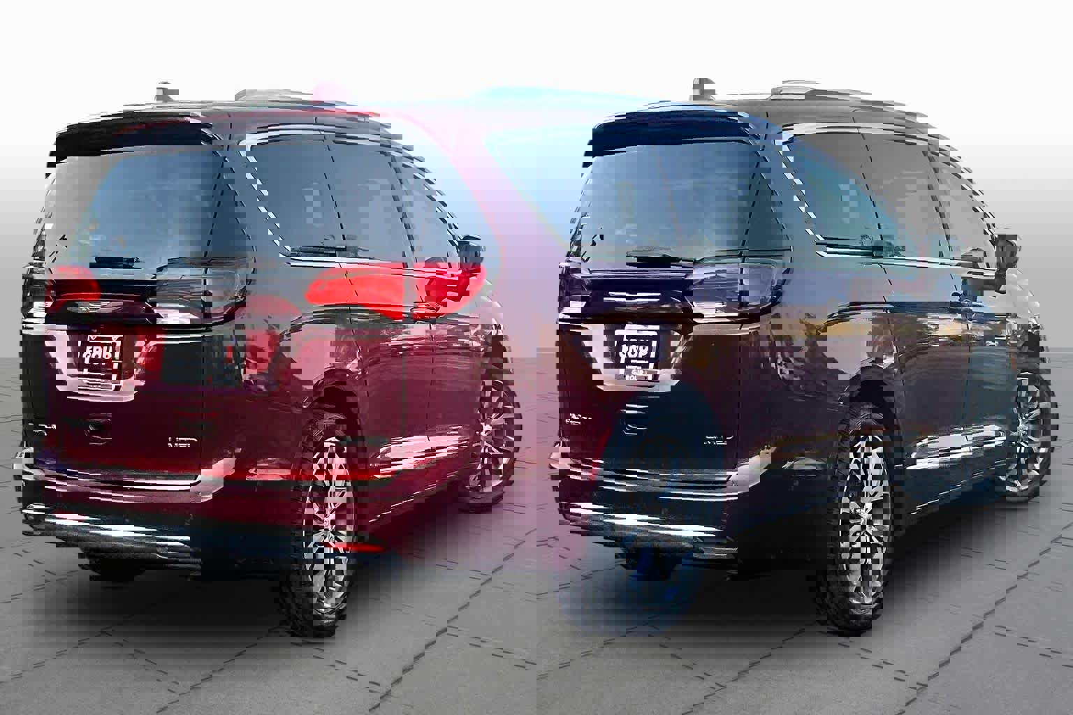 Used 2017 Chrysler Pacifica Limited FWD image 13