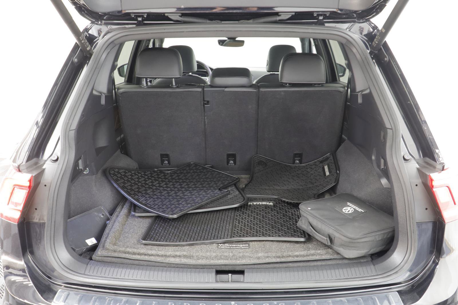 Used 2023 Volkswagen Tiguan SEL R-Line image 18