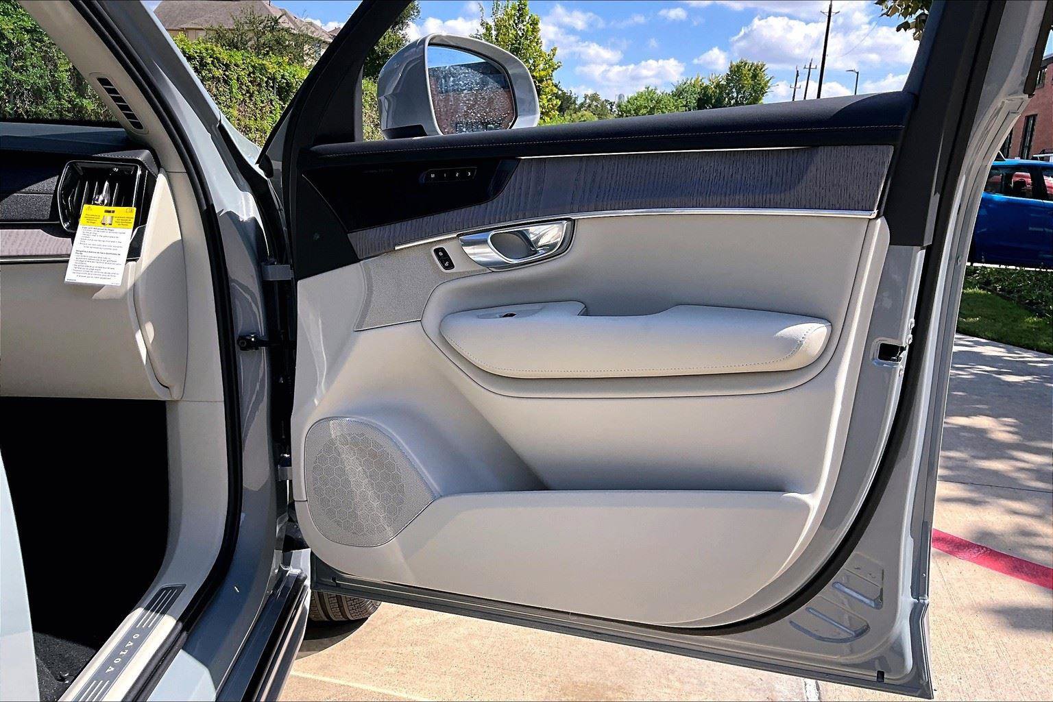 New 2026 Volvo XC90 B6 Ultra image 13