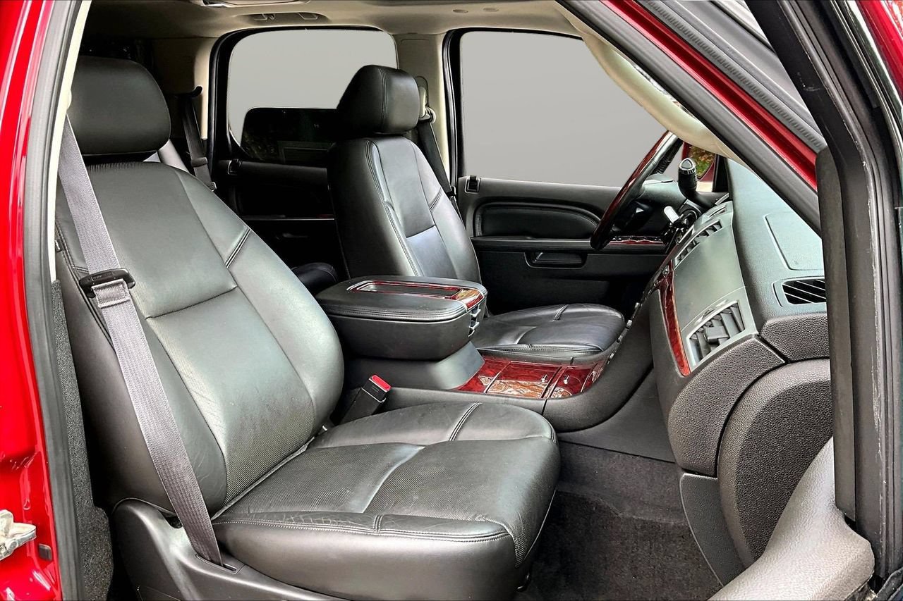 Used 2014 Cadillac Escalade Premium AWD/4WD image 24